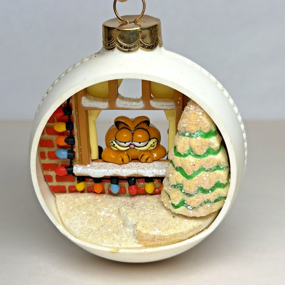 Vintage 1978 Enesco Garfield "Watching At The Window" Christmas Ornament